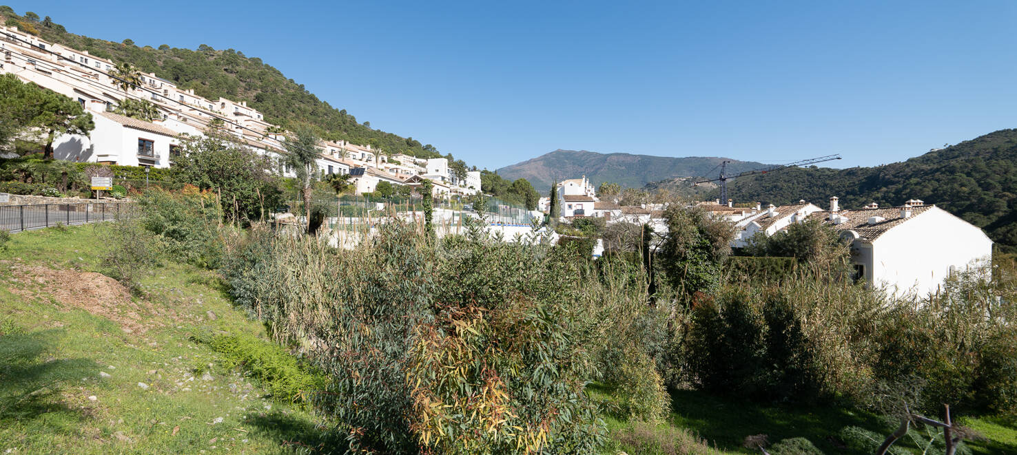 Gelegenheit - Gewerbegrundstück im Zentrum von Benahavís in erstklassiger Lage.
