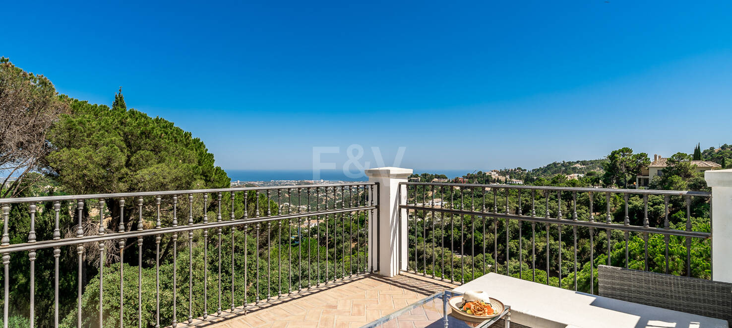 Villa de estilo andaluz con vistas panorámicas en El Madroñal