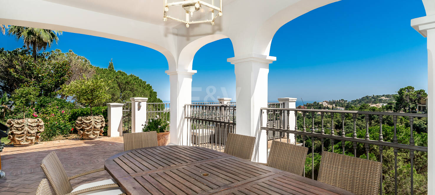 Villa de estilo andaluz con vistas panorámicas en El Madroñal