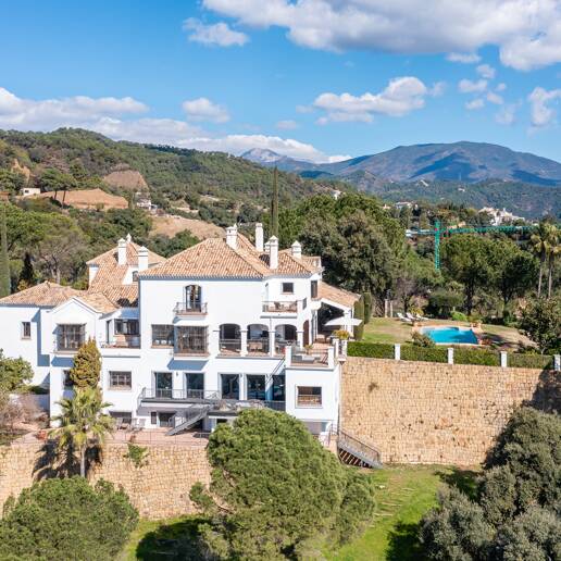 Villa de estilo andaluz con vistas panorámicas en El Madroñal