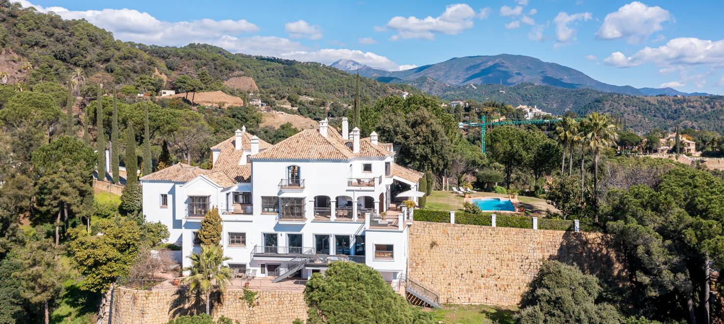 Villa de estilo andaluz con vistas panorámicas en El Madroñal