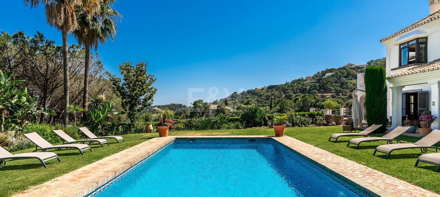 Villa de estilo andaluz con vistas panorámicas en El Madroñal