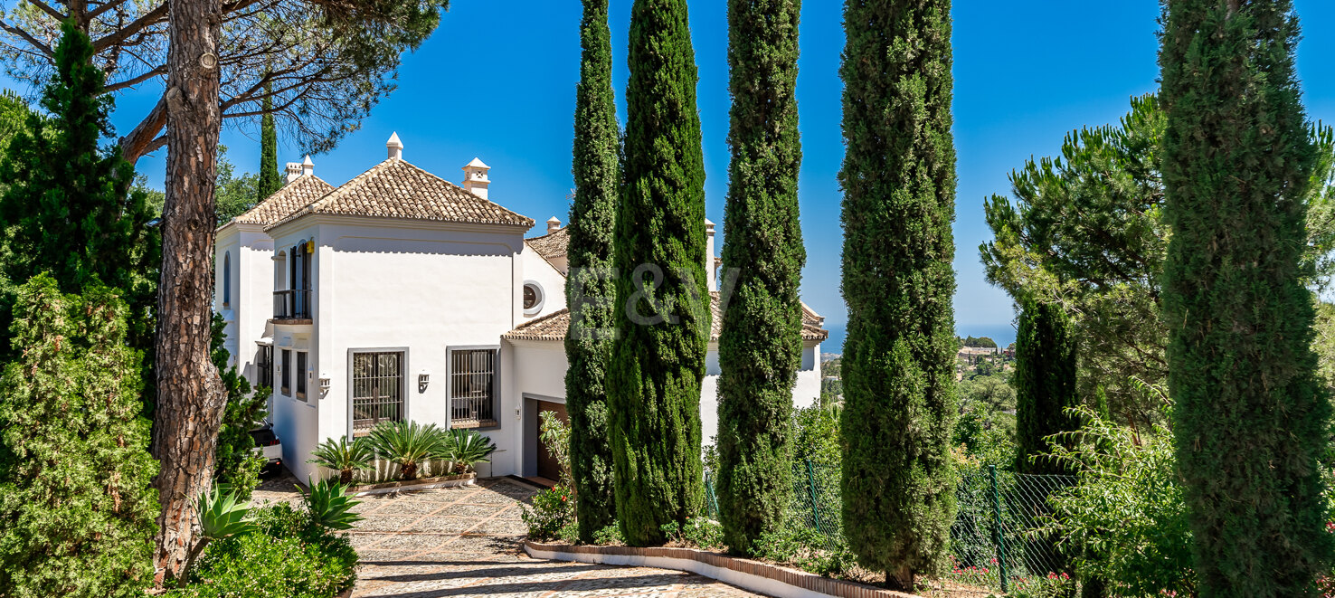 Villa im andalusischen Stil mit Panoramablick i El Madroñal