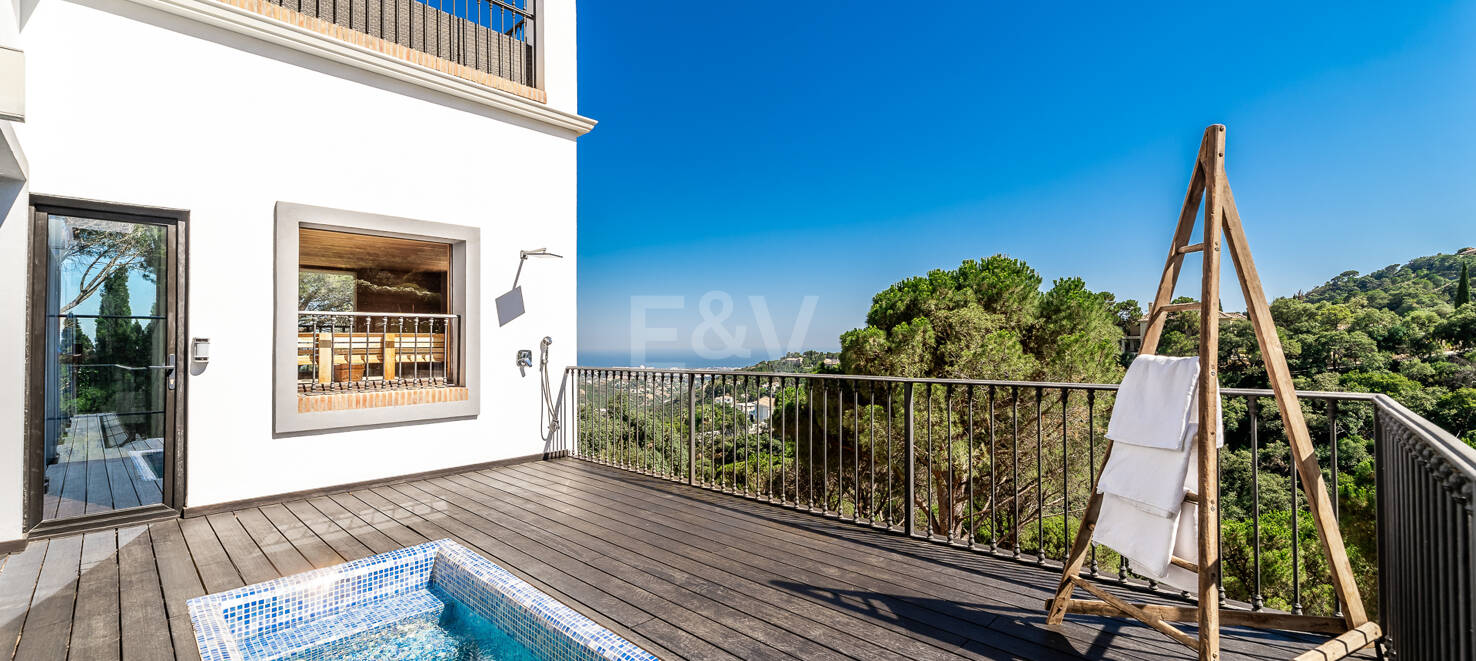 Villa de estilo andaluz con vistas panorámicas en El Madroñal