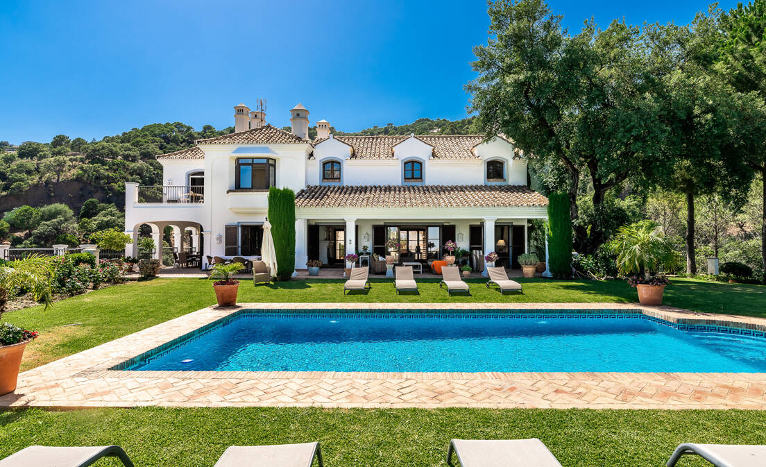 Villa im andalusischen Stil mit Panoramablick in El Madroñal