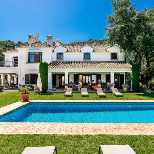 Villa de estilo andaluz con vistas panorámicas en El Madroñal