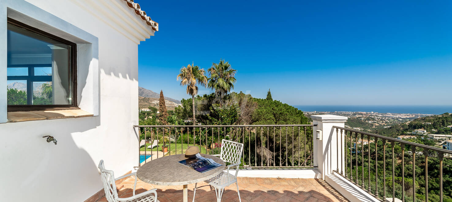 Villa de estilo andaluz con vistas panorámicas en El Madroñal