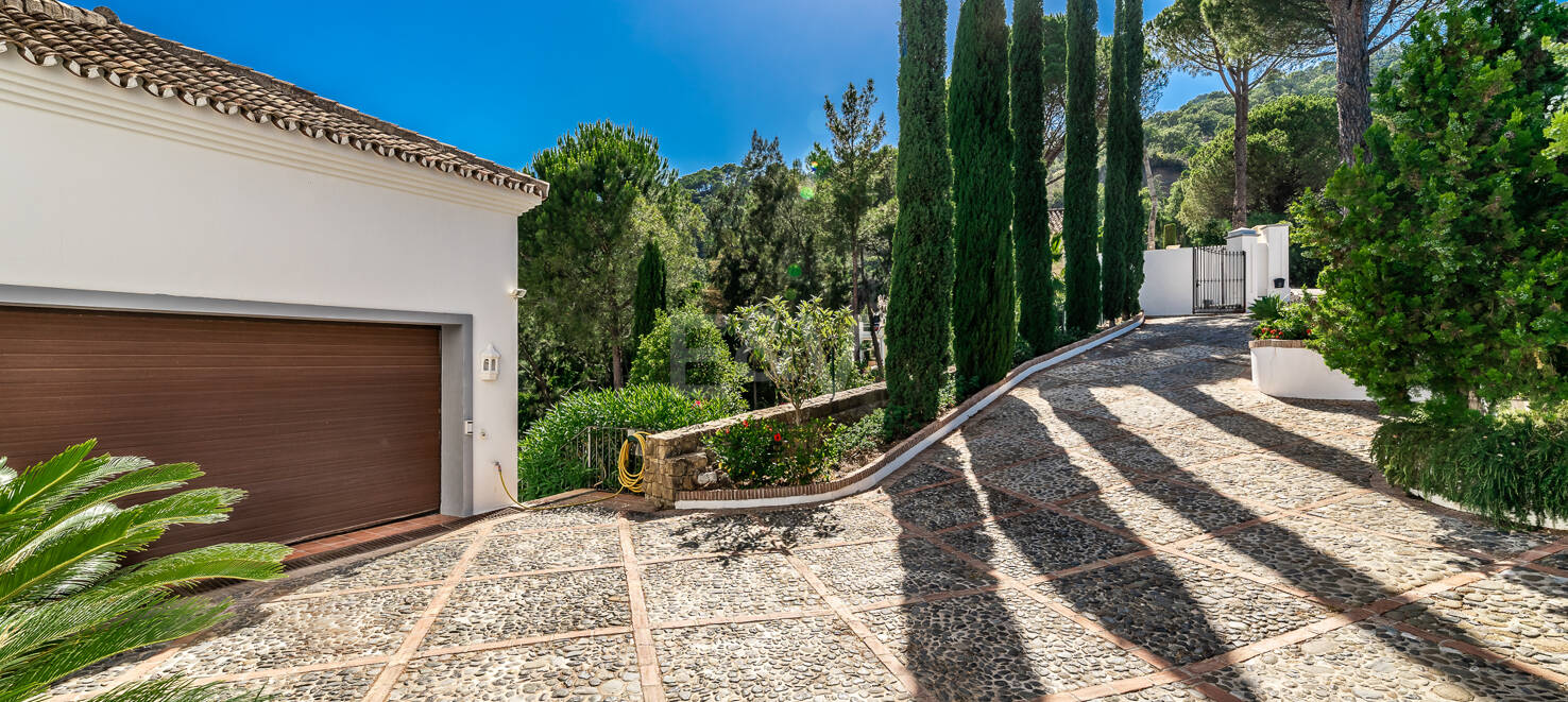 Villa de estilo andaluz con vistas panorámicas en El Madroñal