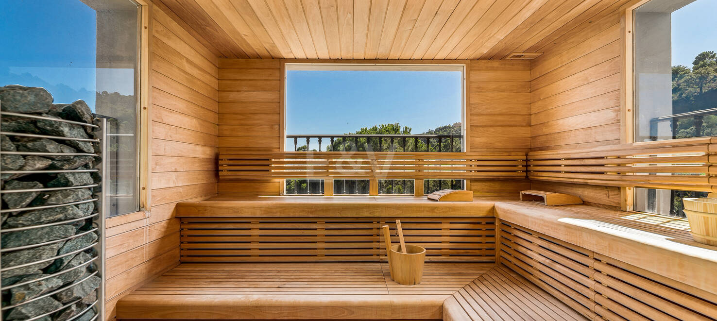 Villa de estilo andaluz con vistas panorámicas en El Madroñal