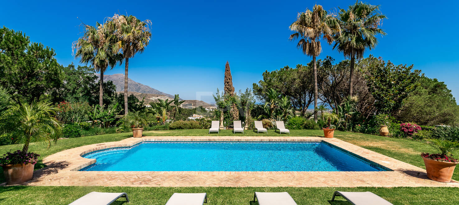 Villa de estilo andaluz con vistas panorámicas en El Madroñal