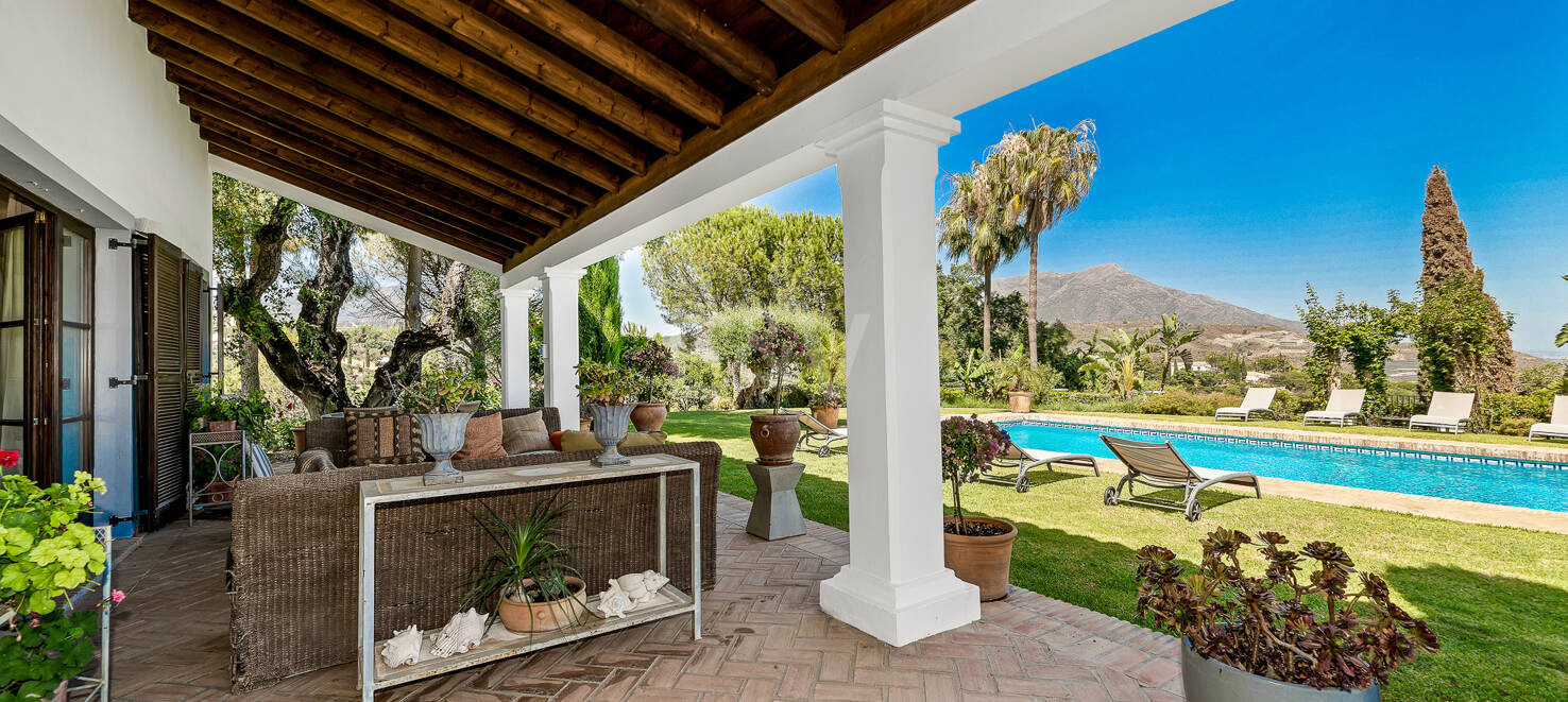 Villa de estilo andaluz con vistas panorámicas en El Madroñal