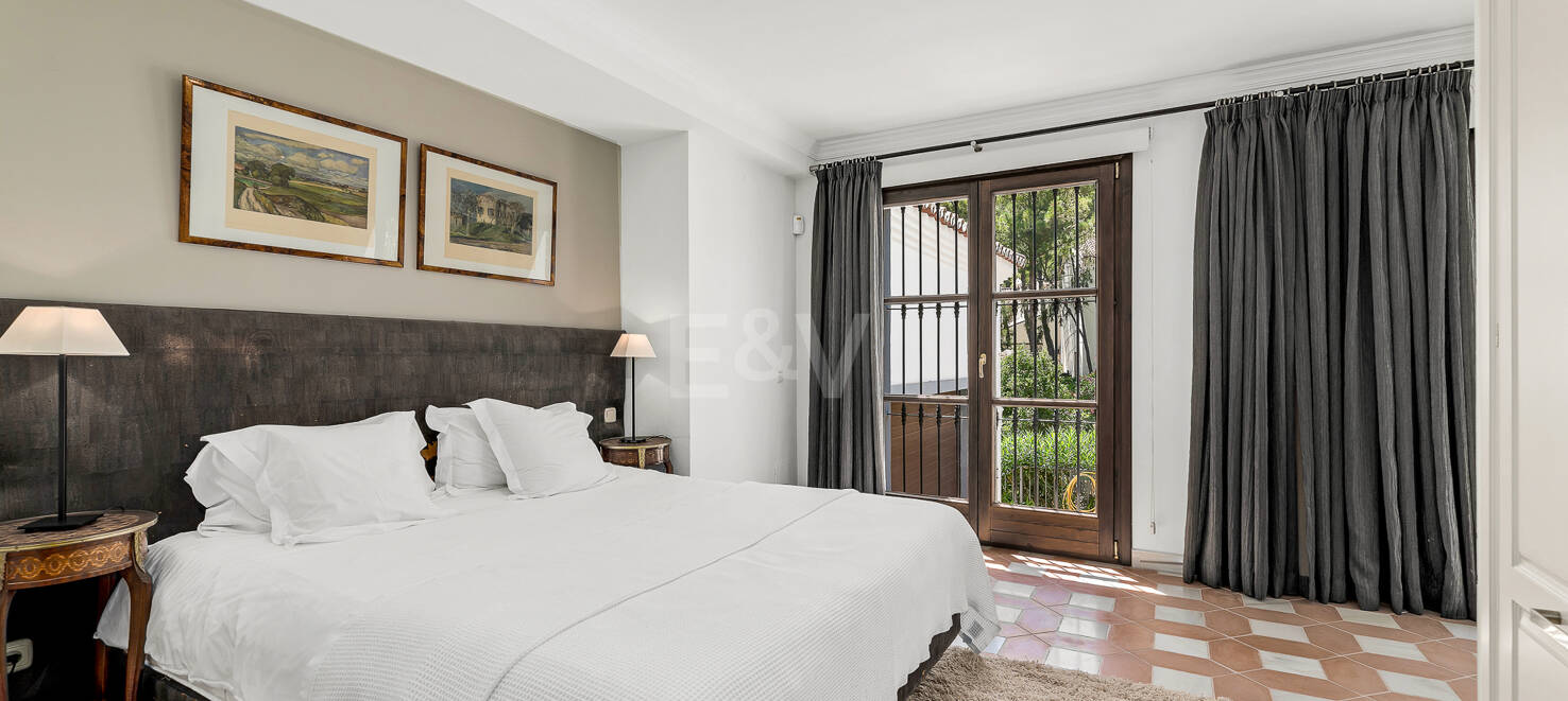 Villa de estilo andaluz con vistas panorámicas en El Madroñal