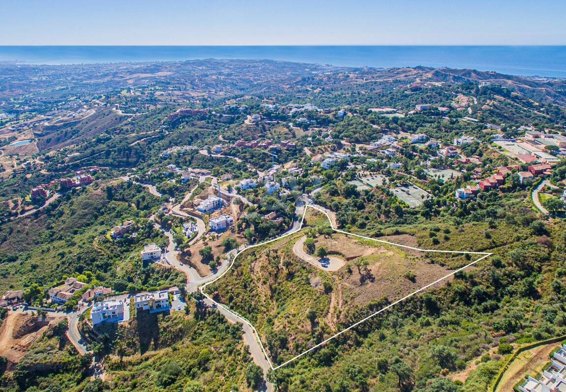 Mycket stor tomt med fantastisk havsutsikt i La Mairena