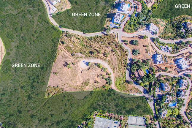 Mycket stor tomt med fantastisk havsutsikt i La Mairena