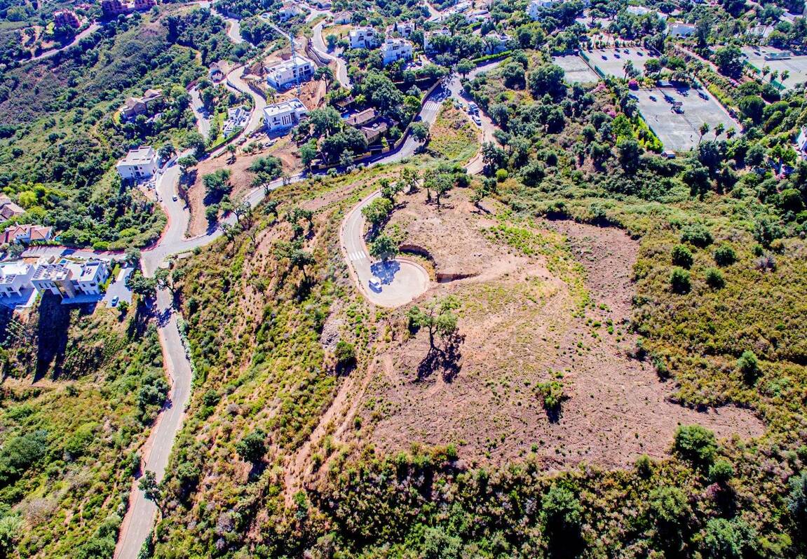 Mycket stor tomt med fantastisk havsutsikt i La Mairena