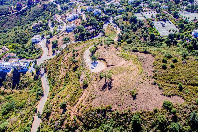 Mycket stor tomt med fantastisk havsutsikt i La Mairena