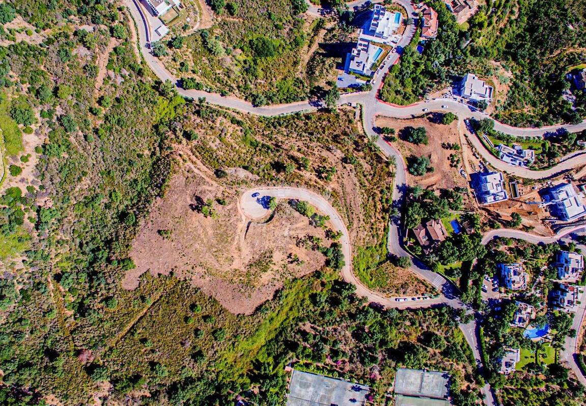 Mycket stor tomt med fantastisk havsutsikt i La Mairena