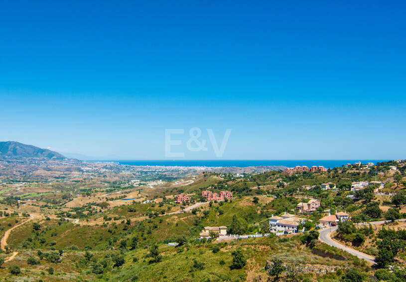 Mycket stor tomt med fantastisk havsutsikt i La Mairena