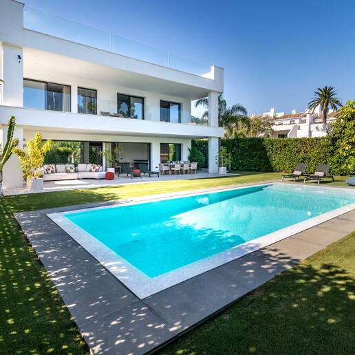 Fabulosa villa nueva y moderna en Puerto Banús. Precio desde €19,000 por semana
