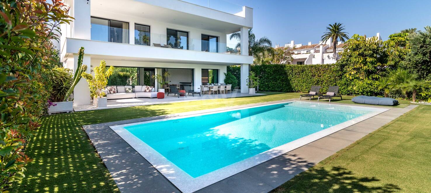Fabulosa villa nueva y moderna en Puerto Banús. Precio desde €19,000 por semana