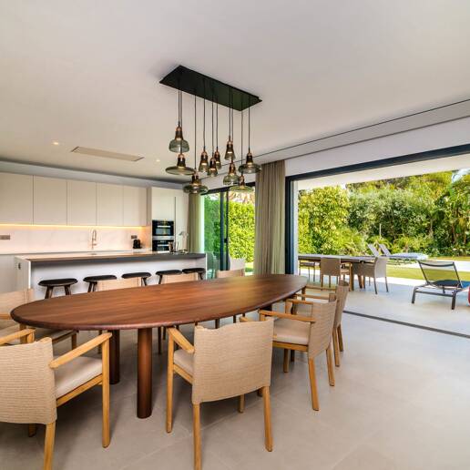 Fabulosa villa nueva y moderna en Puerto Banús. Precio desde €19,000 por semana
