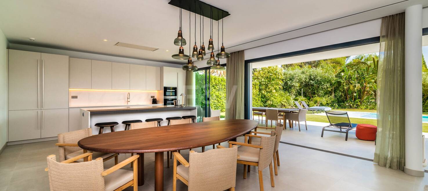 Fabulosa villa nueva y moderna en Puerto Banús. Precio desde €19,000 por semana