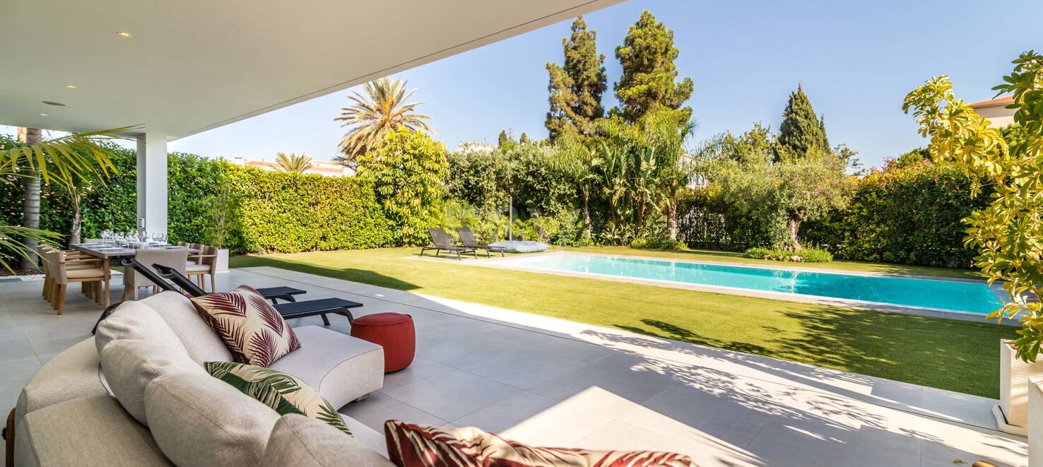 Fabulosa villa nueva y moderna en Puerto Banús. Precio desde €19,000 por semana