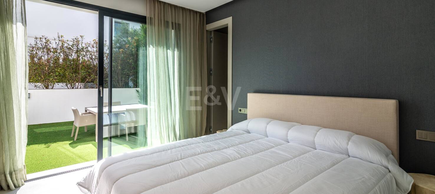 Fabulosa villa nueva y moderna en Puerto Banús. Precio desde €19,000 por semana