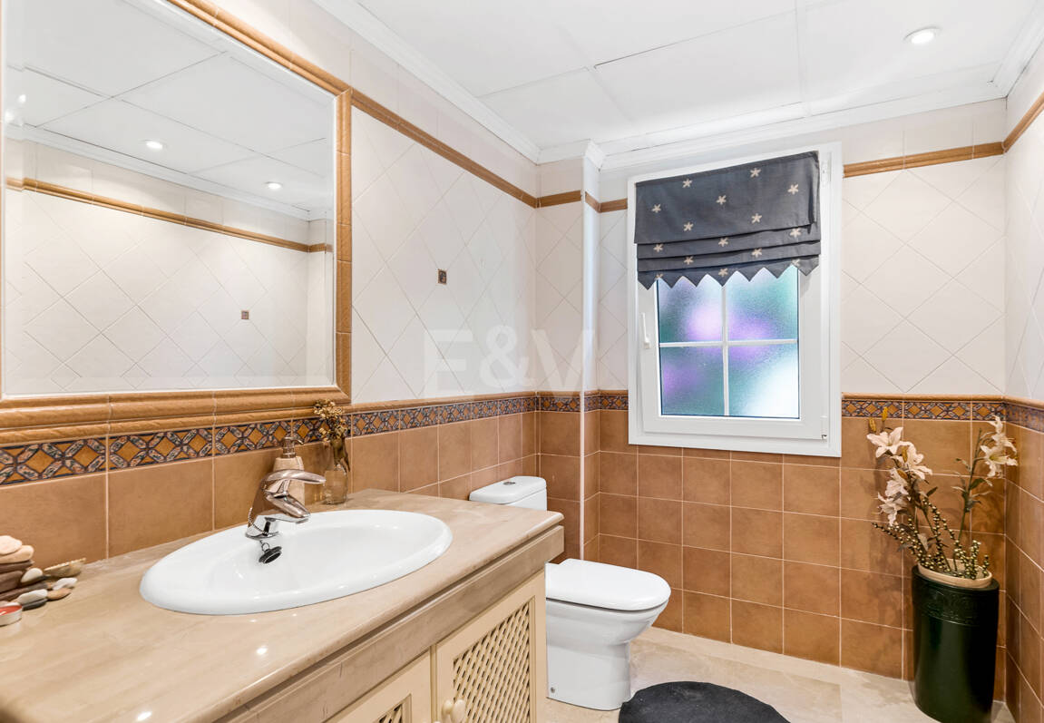 Villa en area Golf en Elviria con vistas al Mar