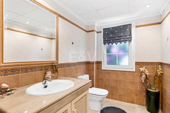 Villa en area Golf en Elviria con vistas al Mar