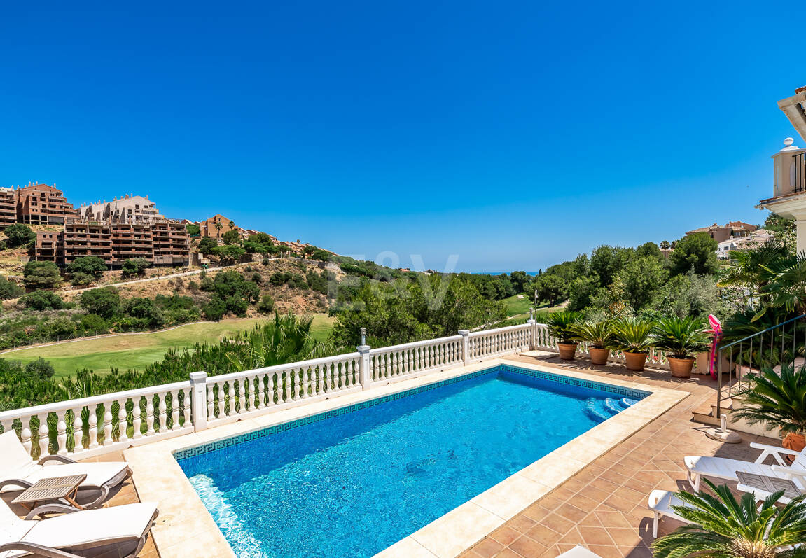 Villa en area Golf en Elviria con vistas al Mar