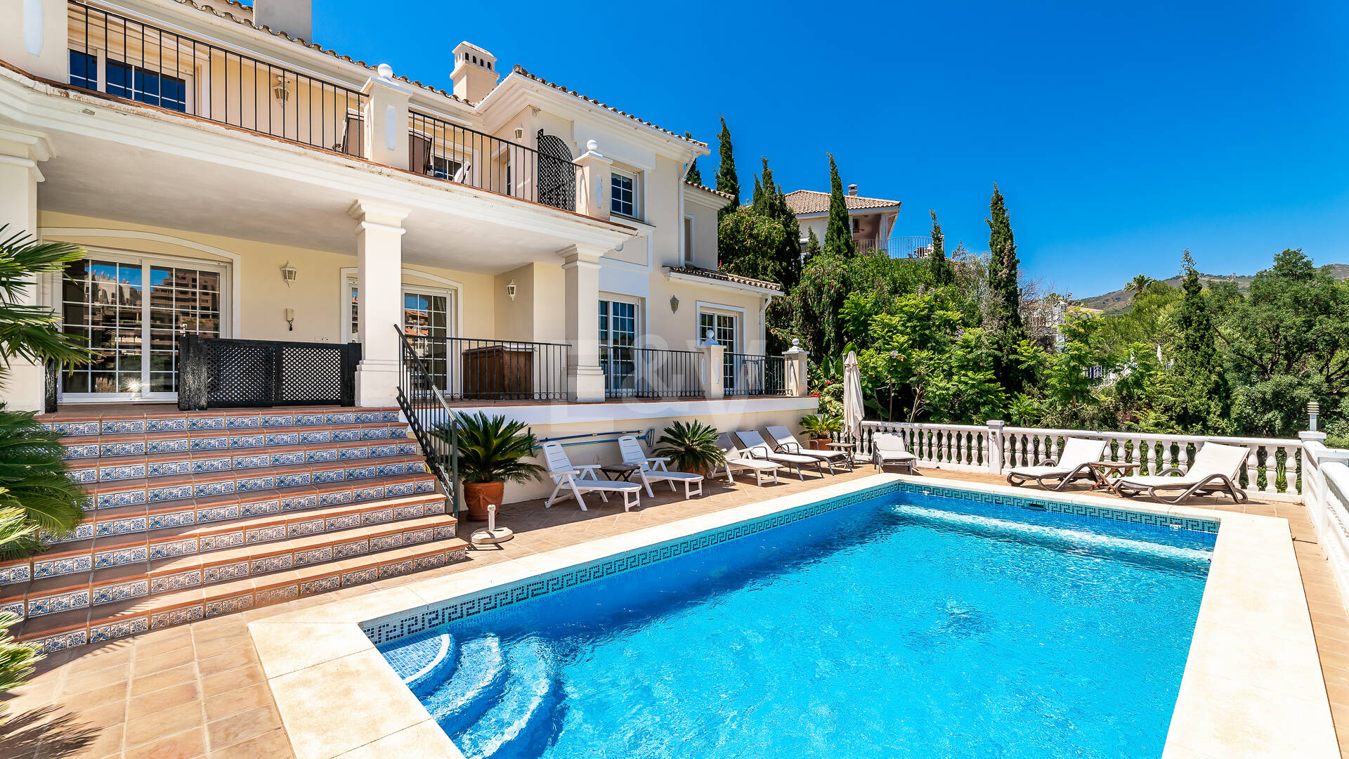 Villa en area Golf en Elviria con vistas al Mar