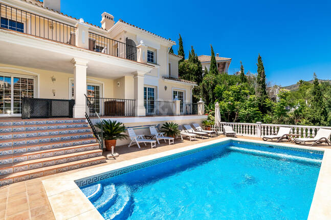 Villa en area Golf en Elviria con vistas al Mar