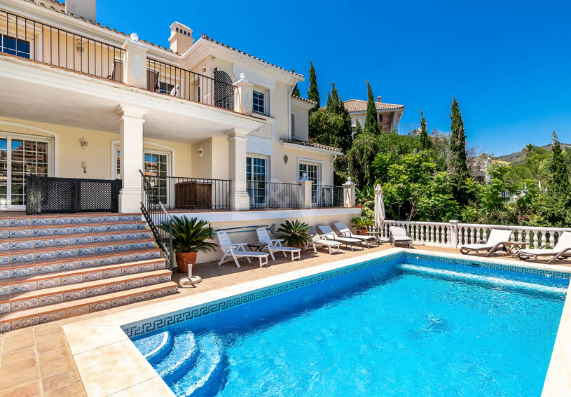 Villa en area Golf en Elviria con vistas al Mar