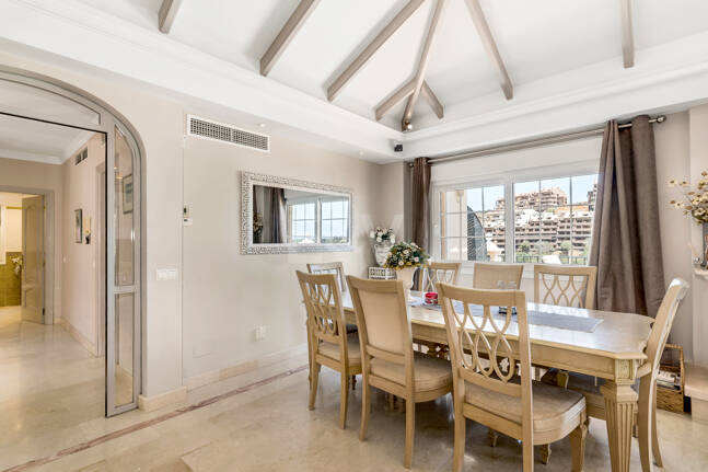 Villa en area Golf en Elviria con vistas al Mar