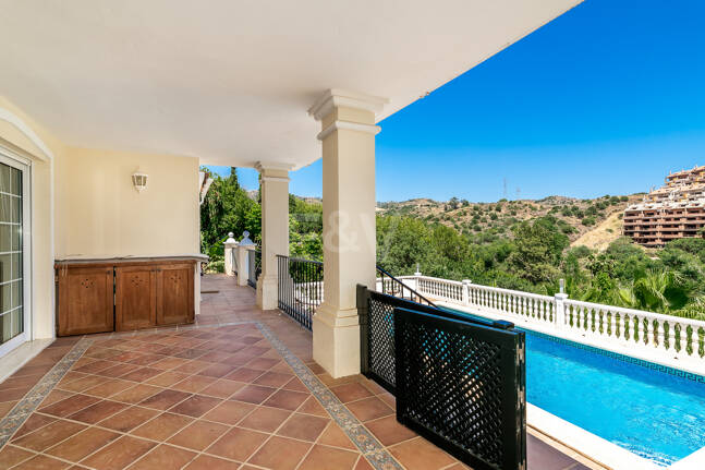 Villa en area Golf en Elviria con vistas al Mar