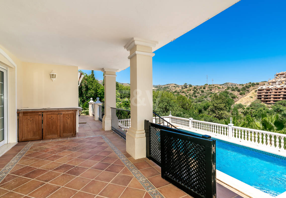 Villa en area Golf en Elviria con vistas al Mar