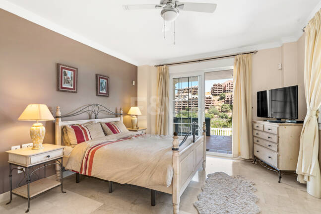 Villa en area Golf en Elviria con vistas al Mar