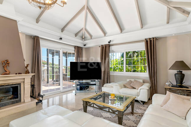 Villa en area Golf en Elviria con vistas al Mar