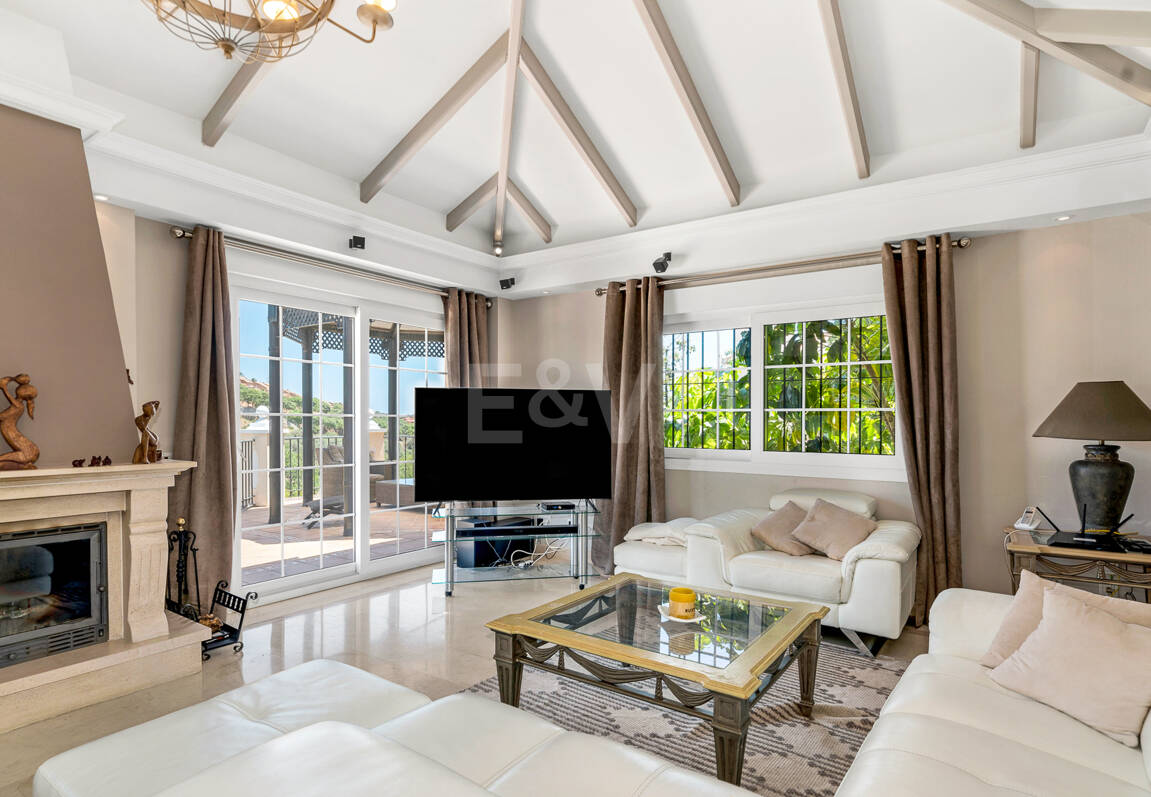 Villa en area Golf en Elviria con vistas al Mar