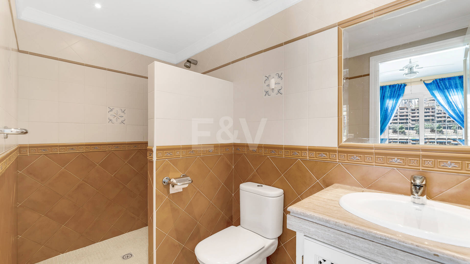 Front Line Golf Villa with Sea Views in Elviria