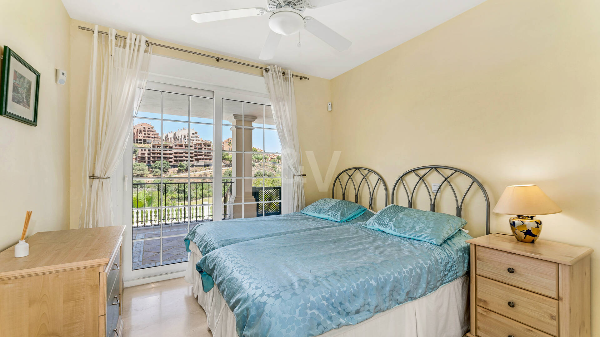 Front Line Golf Villa with Sea Views in Elviria