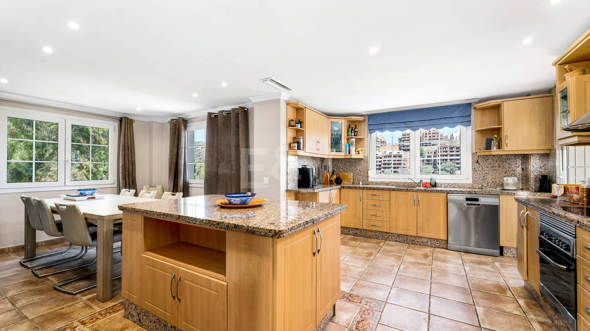 Villa en area Golf en Elviria con vistas al Mar