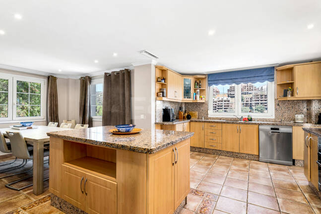 Villa en area Golf en Elviria con vistas al Mar