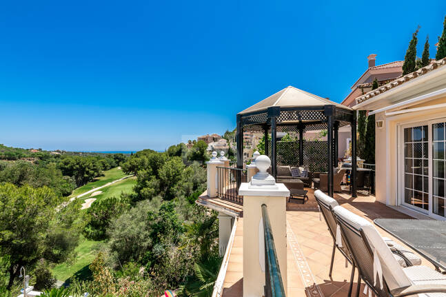 Villa en area Golf en Elviria con vistas al Mar