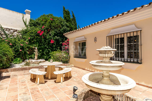 Villa en area Golf en Elviria con vistas al Mar