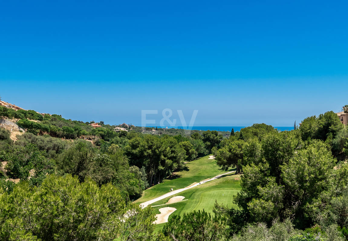 Villa en area Golf en Elviria con vistas al Mar