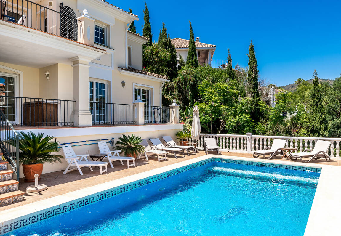 Villa en area Golf en Elviria con vistas al Mar