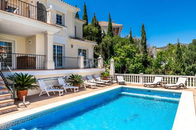 Villa en area Golf en Elviria con vistas al Mar