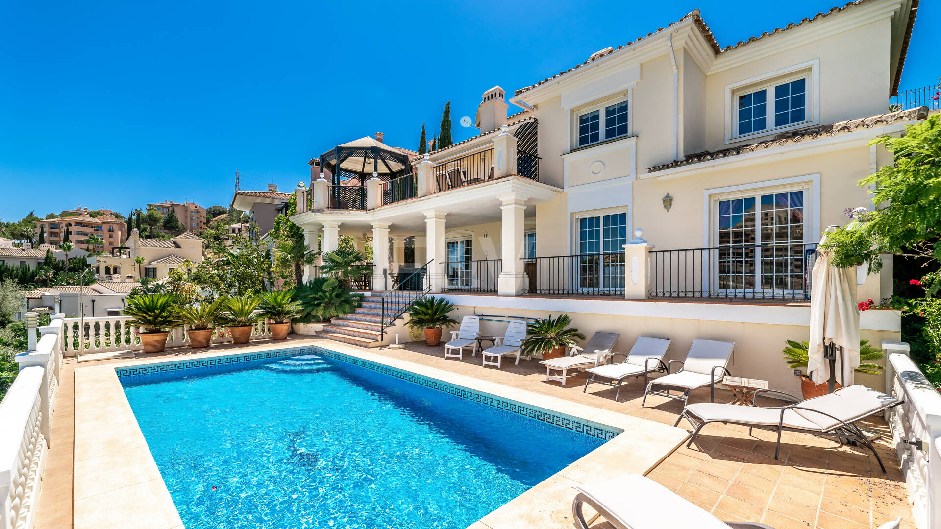 Villa en area Golf en Elviria con vistas al Mar